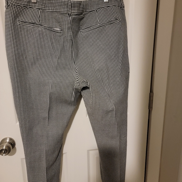 Pre-loved Jones New York white button down,Gap houndstooth ankle length pants. - Picture 6 of 12